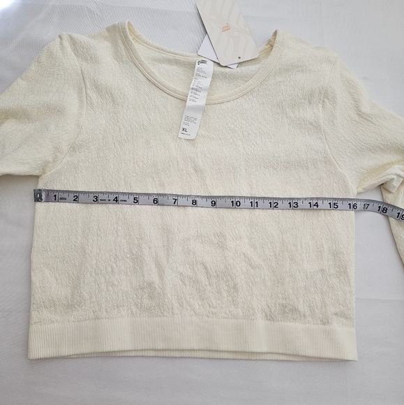 Fabletics River Seamless Long Sleeve Top - Picture 7 of 8